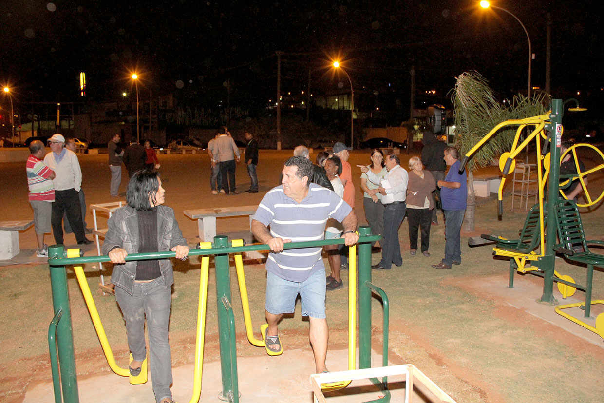 Reparo da academia ao ar livre da Praça da Bíblia