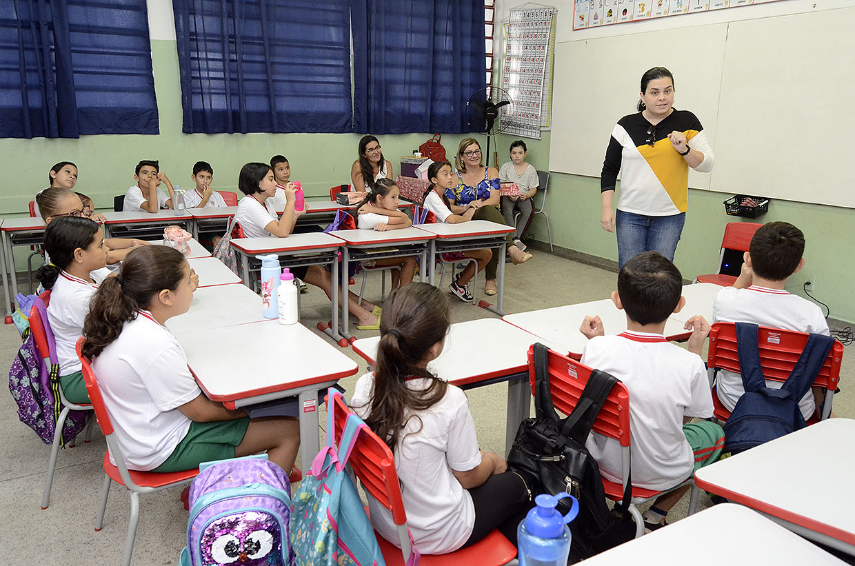Projeto “Biblioteca vai à Escola” tem início com os alunos da Cemeb Carlos de Almeida