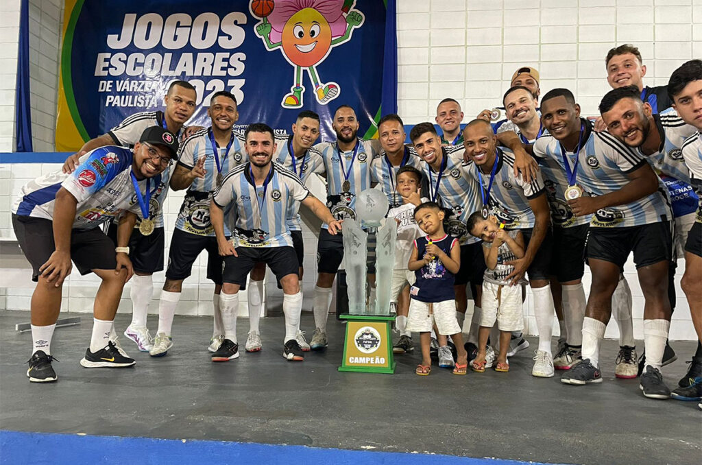 Após vitória, equipe de vôlei feminino de Louveira volta à quadra