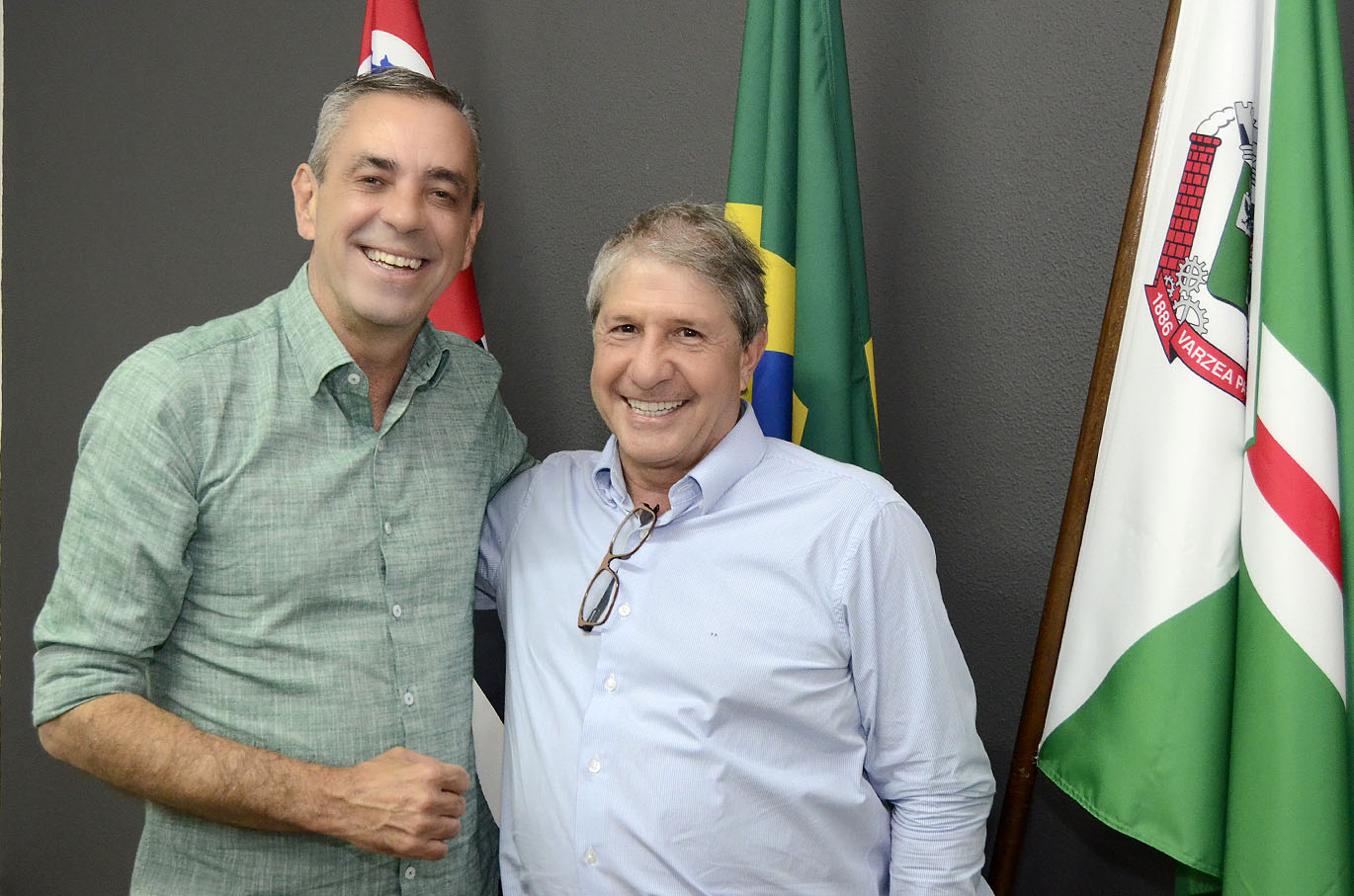 Presidente da Elekeiroz visita gabinete do prefeito de Várzea Paulista